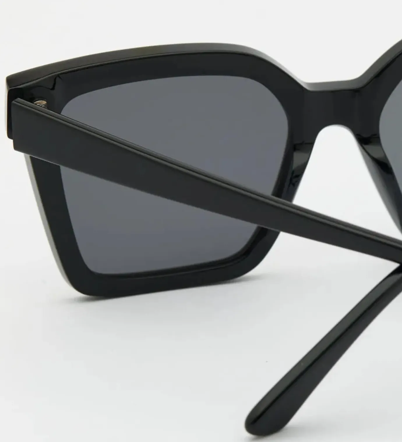 Ivy Black Sunglass Readers