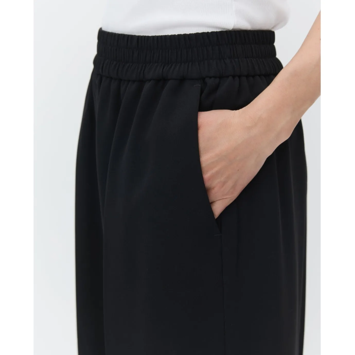 Jonah Classic Gaberdine Black Cropped Trousers