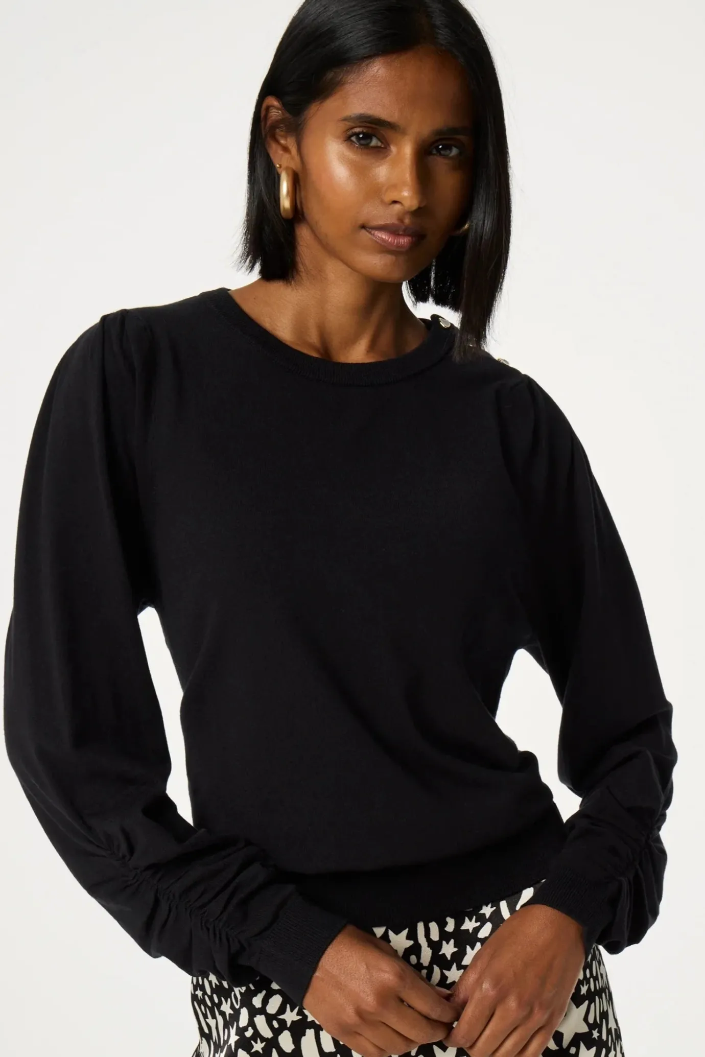 Molly Black Scrunch Pullover