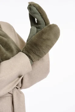 Oxo faux fur gloves