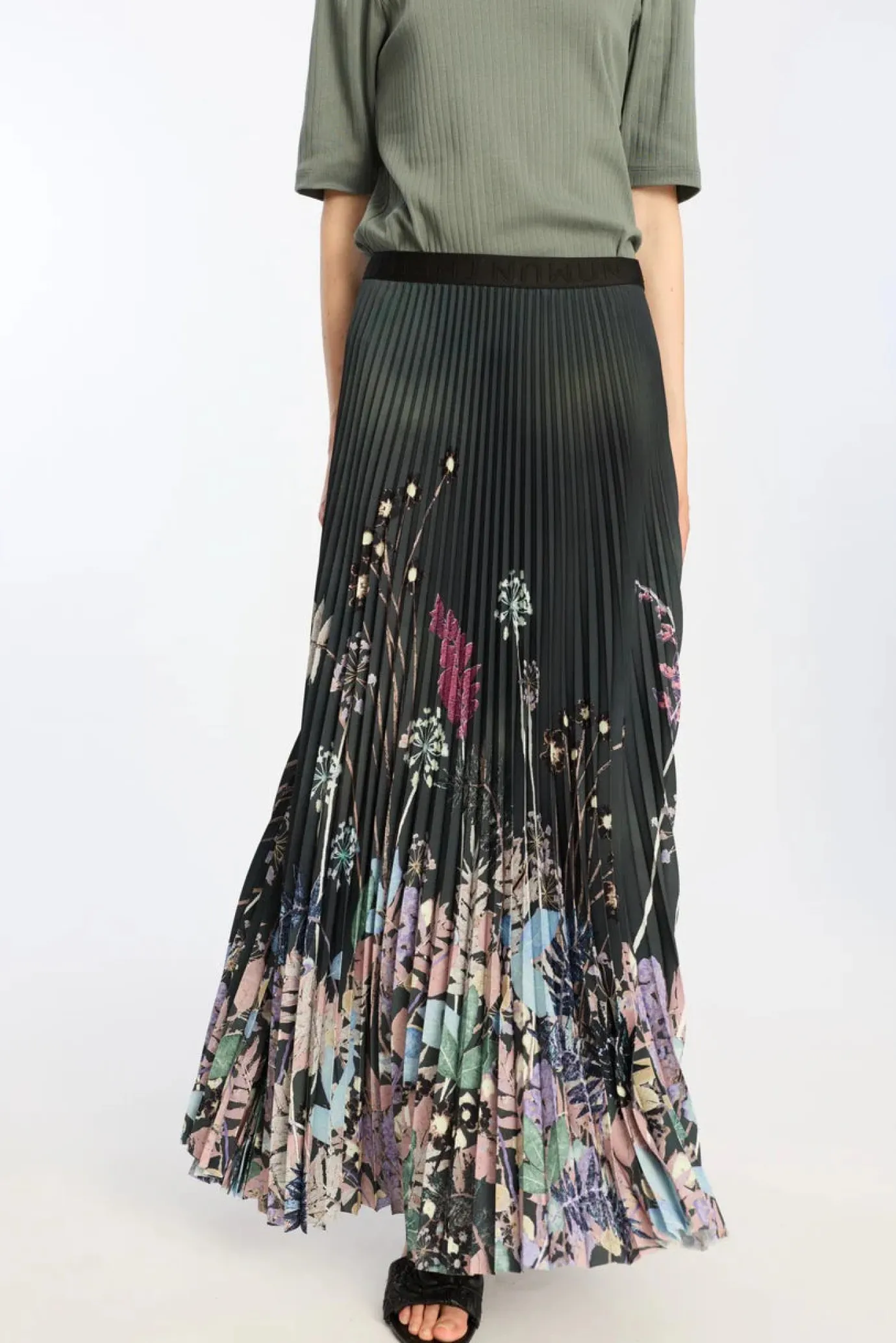 Taulla Black Print Pleated Skirt